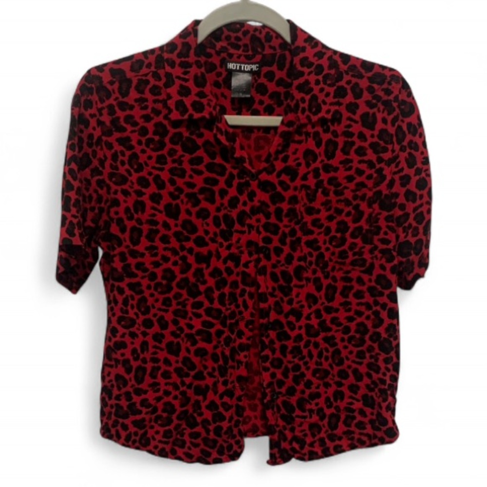 Hot Topic Red Leopard Print Short Sleeve Button Down Shirt